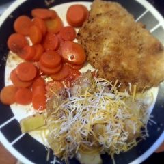 A picture of ranch and cheese chicken.