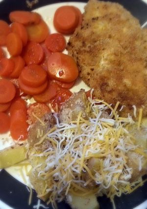 A picture of ranch and cheese chicken.