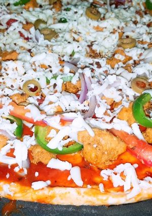 A picture of Chicken tika piza.