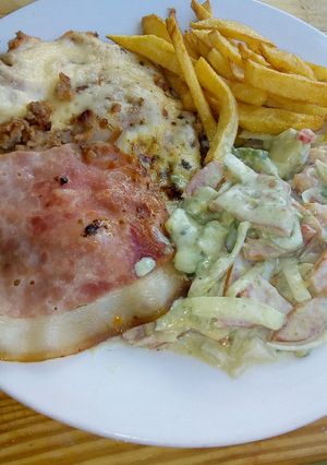 Una foto de Croqueta de carne con jamón y queso