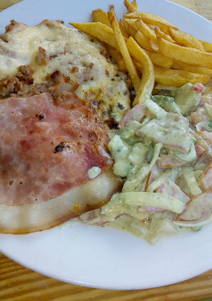 Una foto de Croqueta de carne con jamón y queso