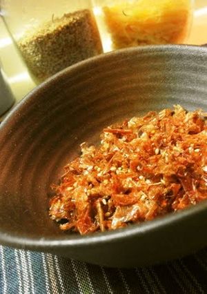 A picture of Furikake Bonito Flakes and Sesame Seeds.