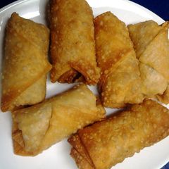 A picture of vegetable egg roll.