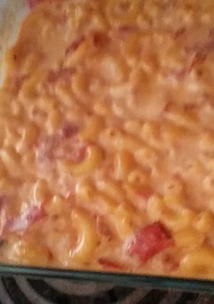 A picture of Cheesy macaroni with fire roasted tomatoes.