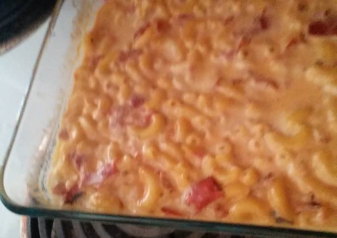 Cheesy macaroni with fire roasted tomatoes