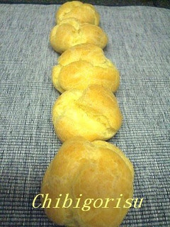 A picture of Cream Puff Pastry with a Spoon.