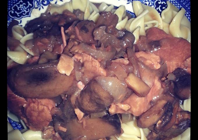 How to Make Speedy Slow Cooker Beef Tips In Gravy