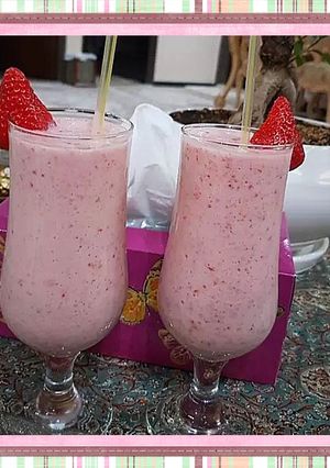 عکسی از دستور اسموتی موز و توت فرنگی 🍓🍌