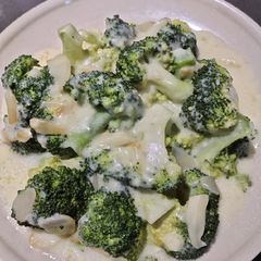 A picture of Creamy Sauce Broccoli.