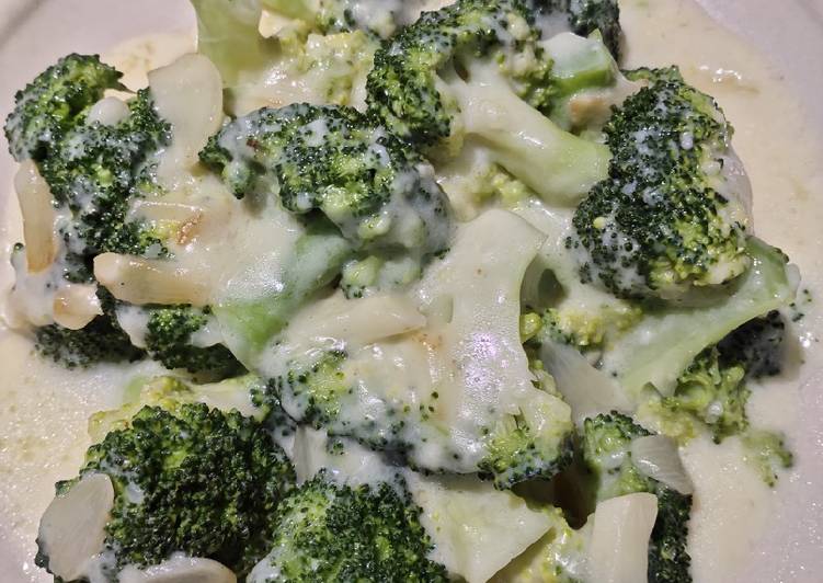 Recipe of Super Quick Homemade Creamy Sauce Broccoli