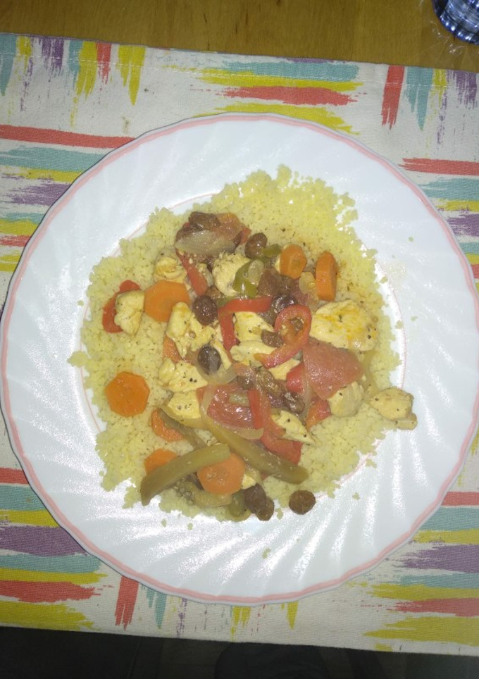 Una foto de Cuscús con pollo a las hierbas provenzales
