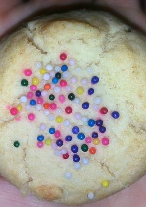 A picture of Easy Almond shortbread cookies (Mantecaditos de almendra).