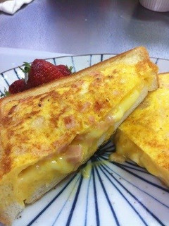 A picture of Hearty and Nutritious Stuffed Toast.