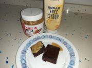 Una foto de brownies keto