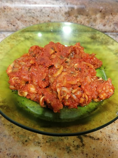 Una foto de Champiñones con tomate