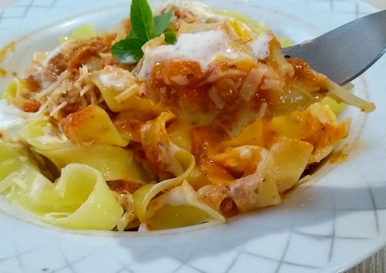 Tagliatelli ao molho caseiro