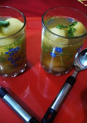 मूँग दाल की कांजी पकौड़ी विद पुदीना फ्लेवर रेसिपी मुख्य फोटो