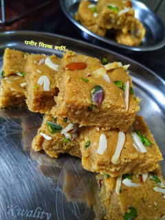 पनीर मिल्क बर्फी (paneer milk barfi recipe in Hindi) रेसिपी मुख्य फोटो