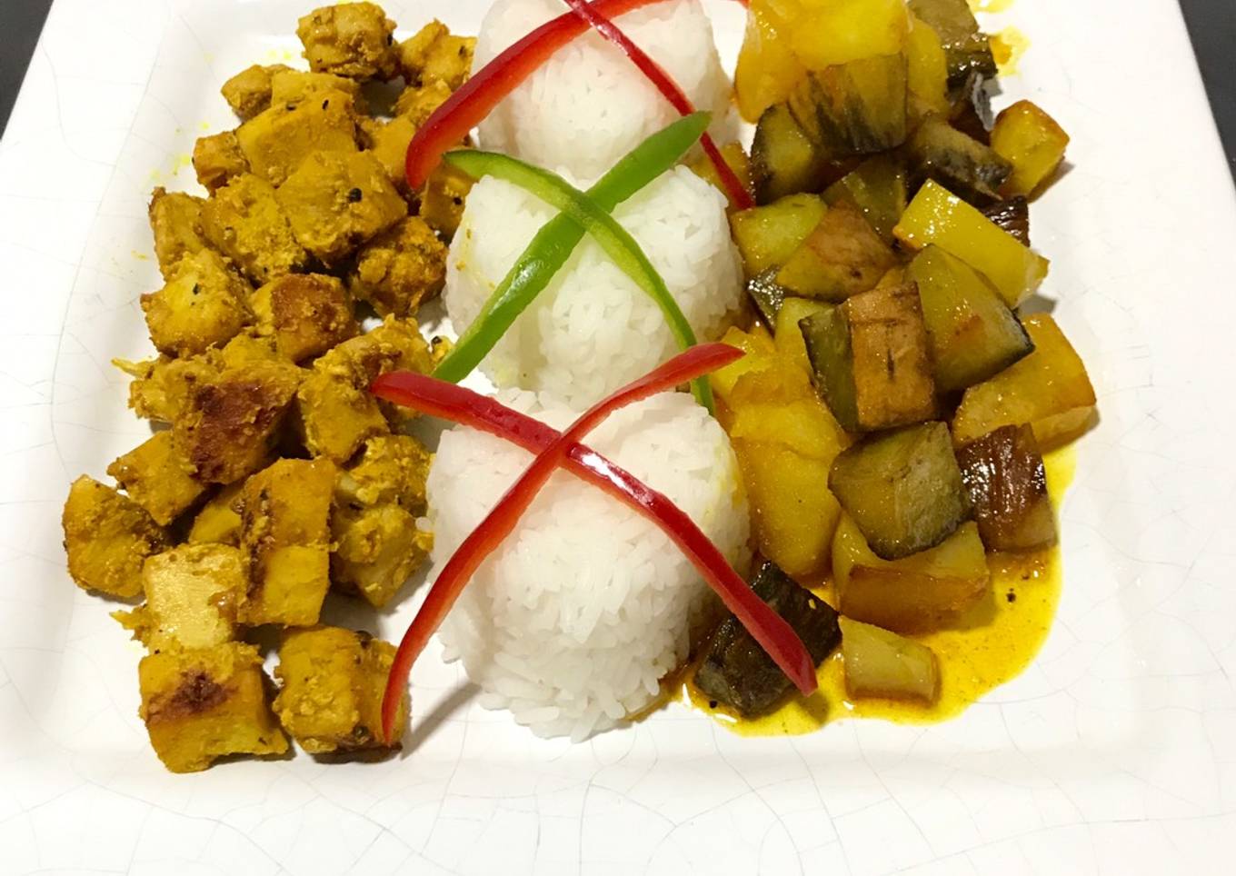 Increíble Pollo al curry con arroz, batatas y papas