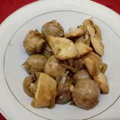 A picture of Bakso & Ayam Saos Tiram.
