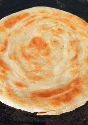 A picture of Crispy lacha paratha.