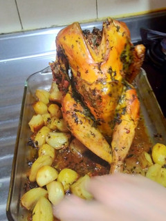 Una foto de Pollo al horno con cerveza 🍺🍺