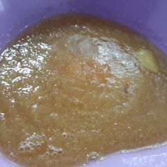 A picture of Pawpaw with apple puree.