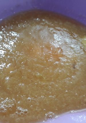 A picture of Pawpaw with apple puree.