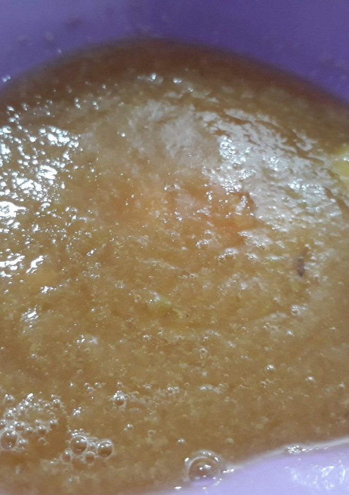 A picture of Pawpaw with apple puree.