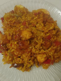 Una foto de Arroz con gambas, almejas y pulpo