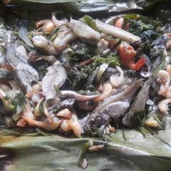 A picture of Steam river fish wrap with Banana leaves.