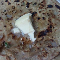 A picture of Aloo pyaaj paratha.