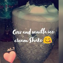 A picture of Oreo and vanilla ice cream Shake 😋.