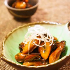 A picture of Flavorful Oysters Simmered in Soy Sauce.