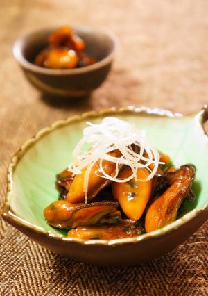 A picture of Flavorful Oysters Simmered in Soy Sauce.