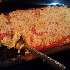 A picture of Baked Mac and Cheese with tomatoes.