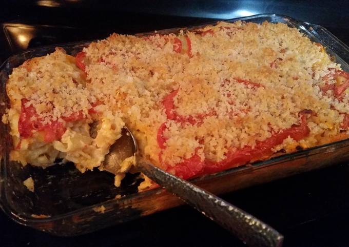 Baked Mac and Cheese with tomatoes