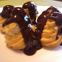 A picture of Profiteroles.