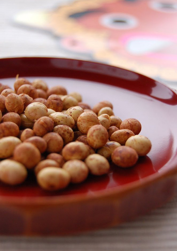 A picture of Roasted Soy Beans with Soy Sauce.