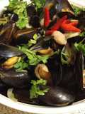 Steam Muscles in lemon grass and galanga and spicy dipping sauce