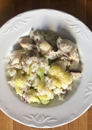 Una foto de Arroz con pescado y calabacín