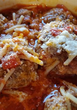 A picture of Spaghetti and Meatball Soup.