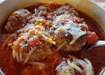 How to Cook Delicious Spaghetti and Meatball Soup