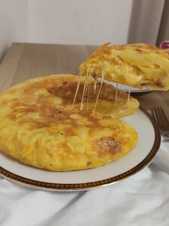 Una foto de Tortilla de patatas con queso
