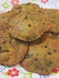 बाजरा मेथी पूरी (Bajra methi puri recipe in Hindi) रेसिपी मुख्य फोटो