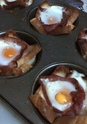 A picture of Easy breakfast baskets.