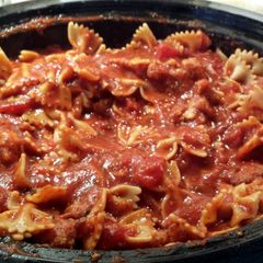 A picture of crockpot chicken spaghetti.