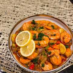 รูปของ Caramelized shallot garlic shrimp ala be*tus