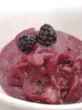 Helado vegano de banana y moras
