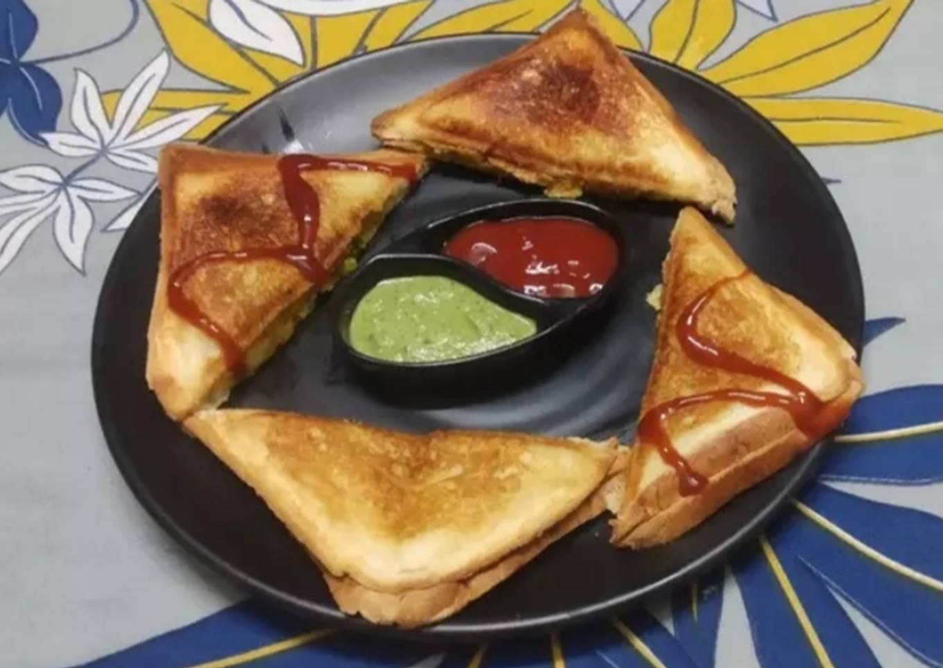 Aloo matar sandwich